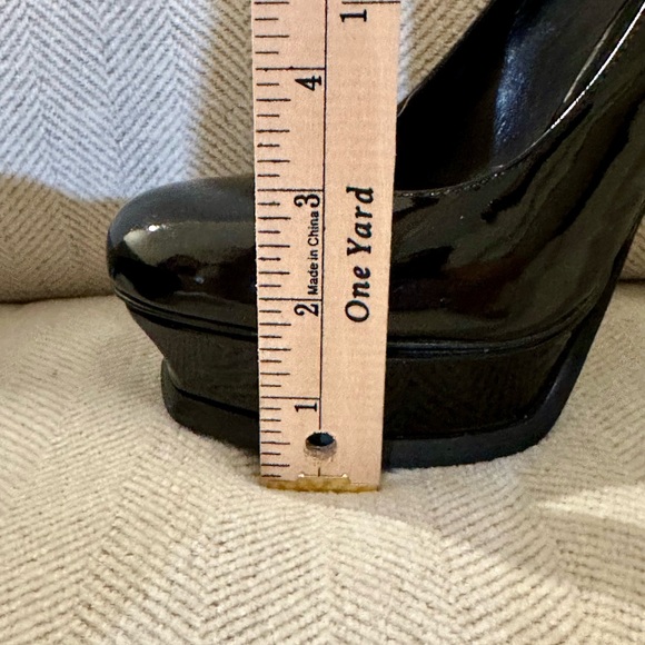 Yves Saint Laurent (Tribute) Trib Too Authenticated Patent Leather Heels - Picture 13 of 16